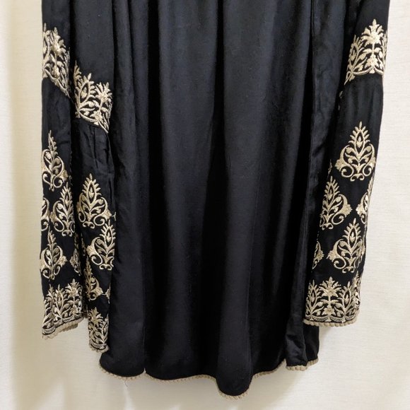 Off The Shoulder Embroidered Top - Black w/ Cream - Sz XXL - Picture 3 of 6